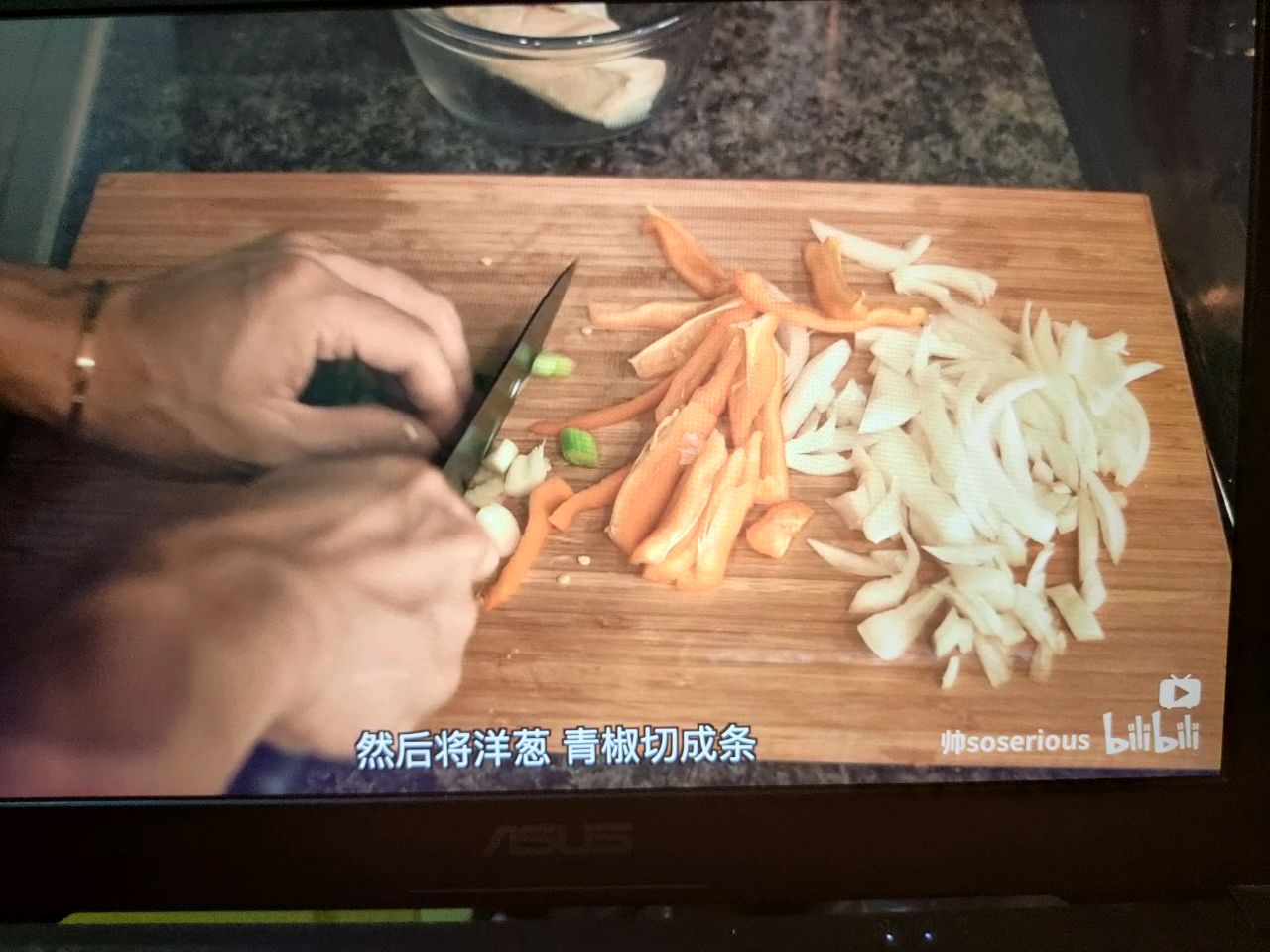 手撕鸡胸肉沙拉
