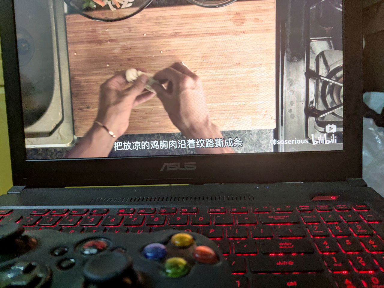 手撕鸡胸肉沙拉