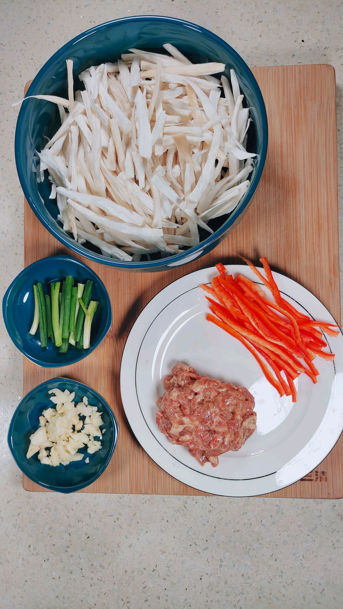 手撕杏鲍菇炒肉