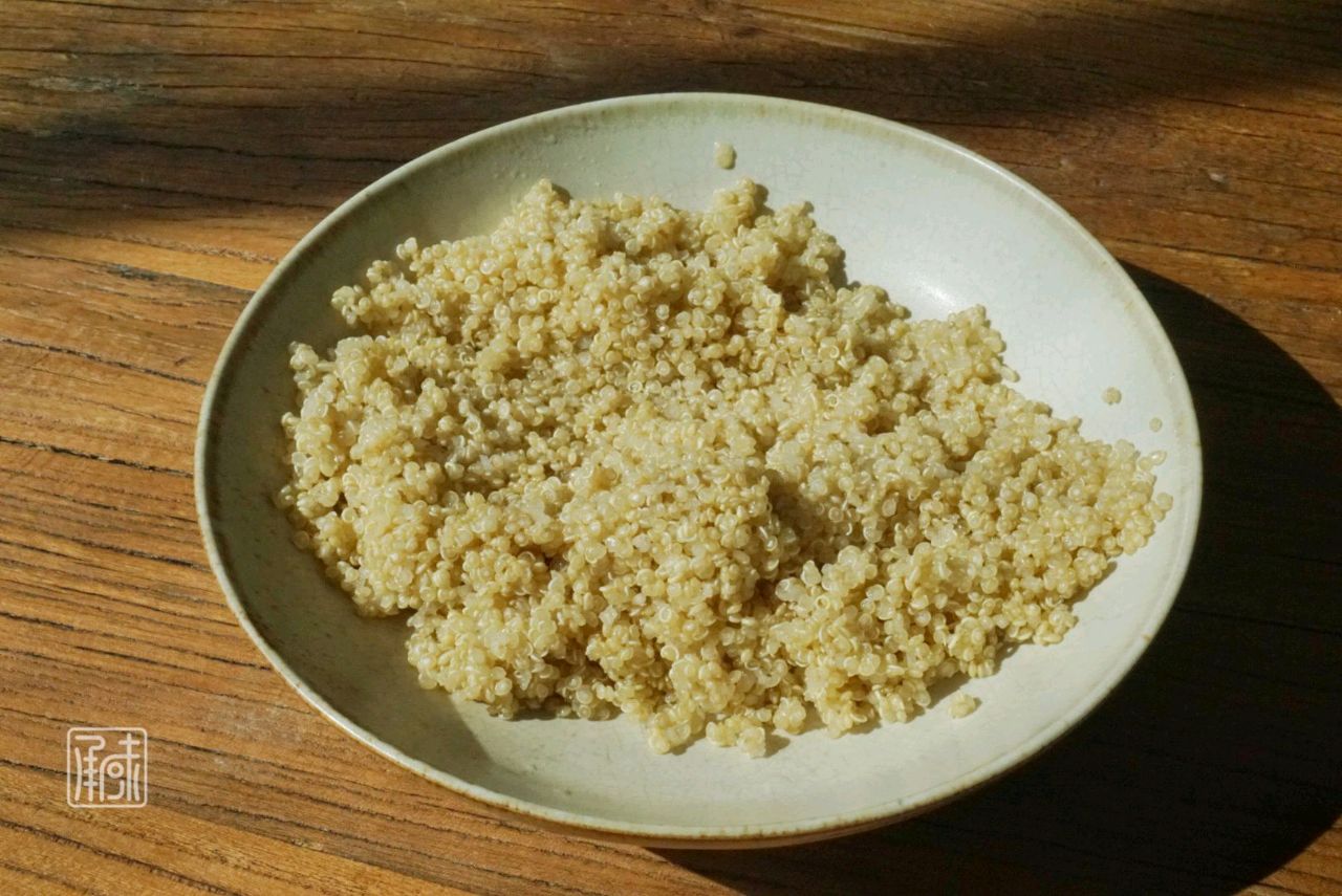 树莓清烤加拿大带子藜麦色拉