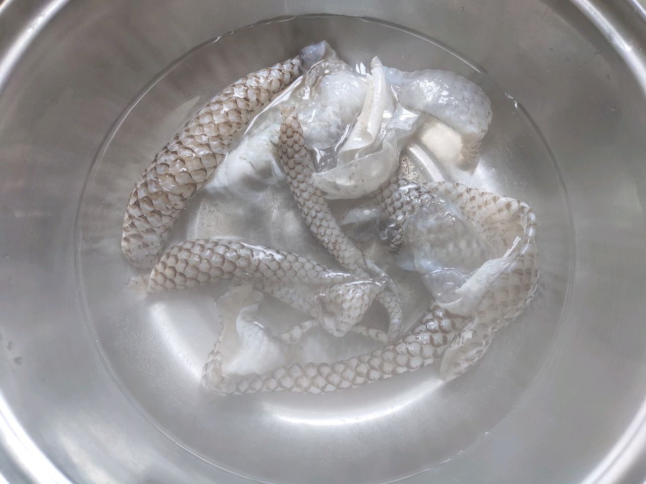 爽脆香辣鱼皮