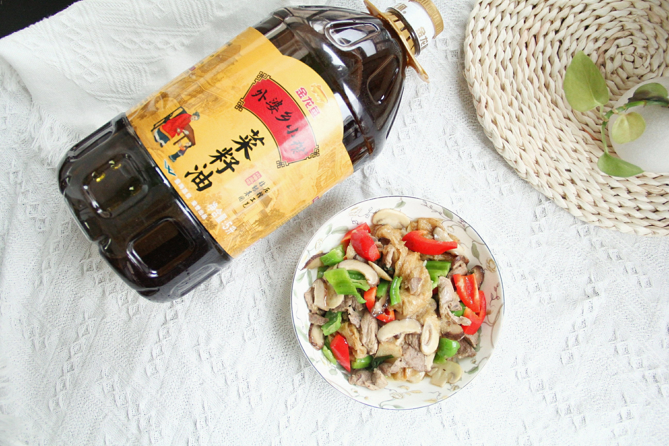 双菇炒肉丝，鲜香味美