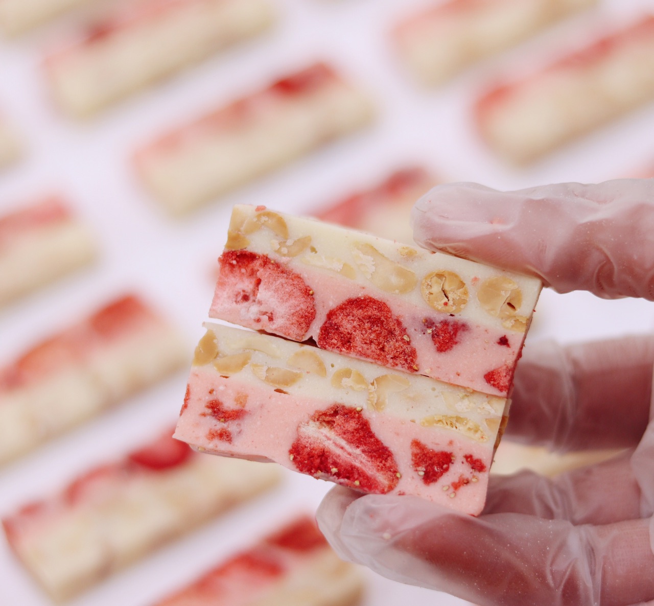 双拼草莓牛轧糖 原味花生牛轧糖制作方法和配方 零失败糖果