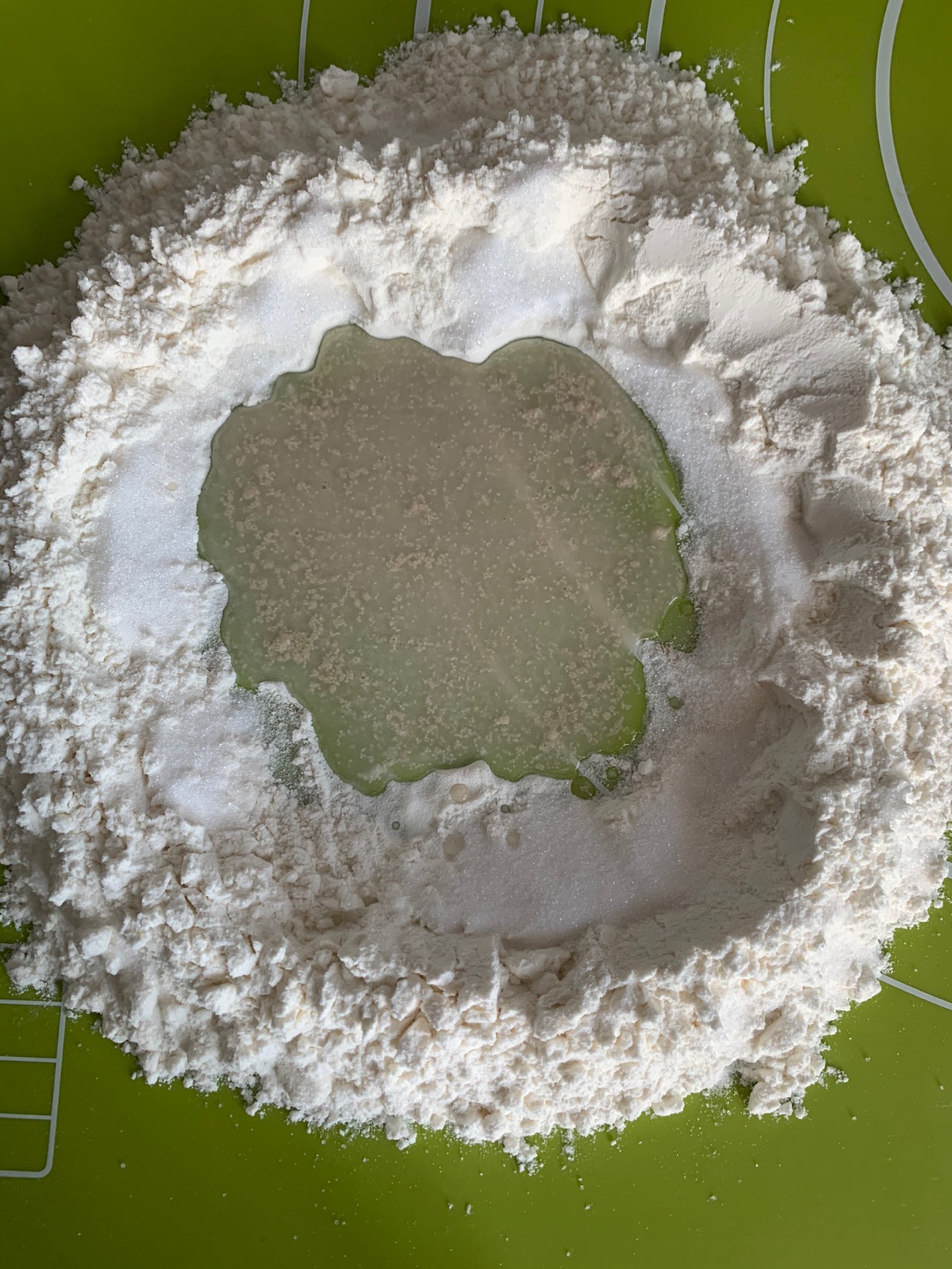 双色奶油小花卷(附和面全过程，适合初次接触和面的宝宝们)