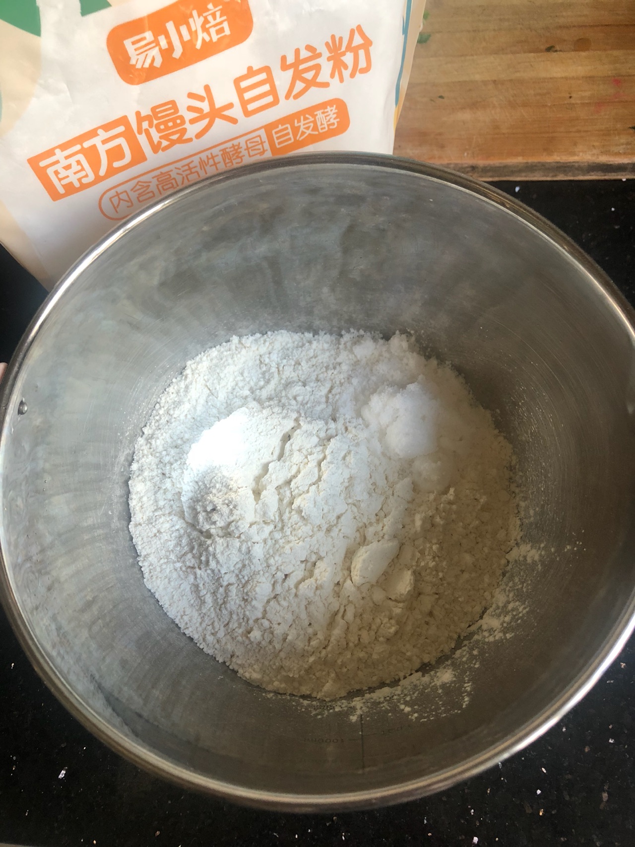 双色香肠花卷