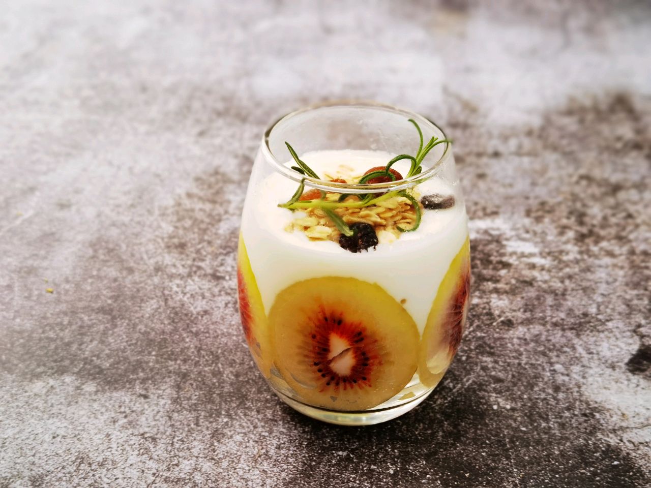 水果燕麦酸奶杯