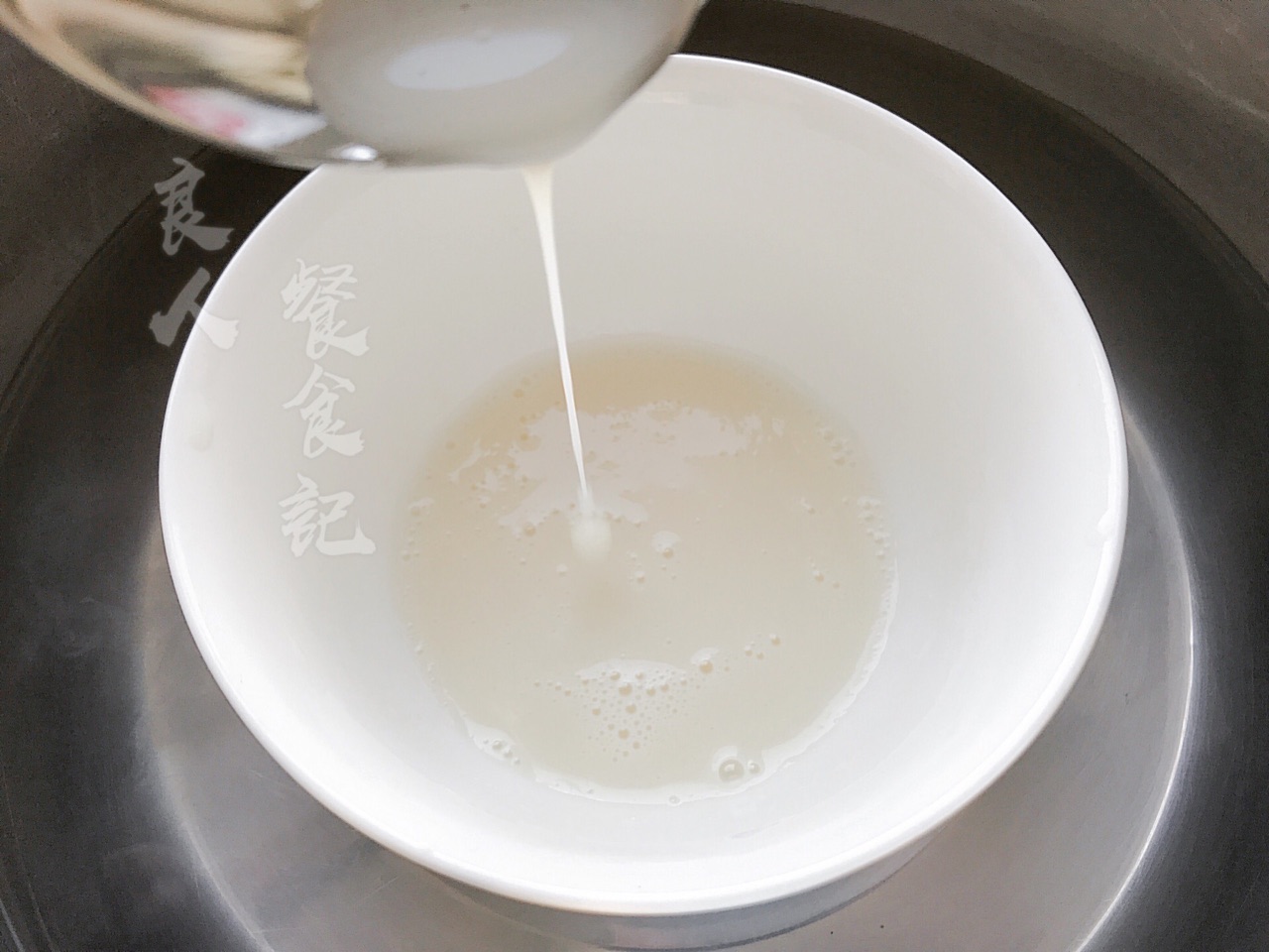 【水晶葡萄椰蓉慕斯】