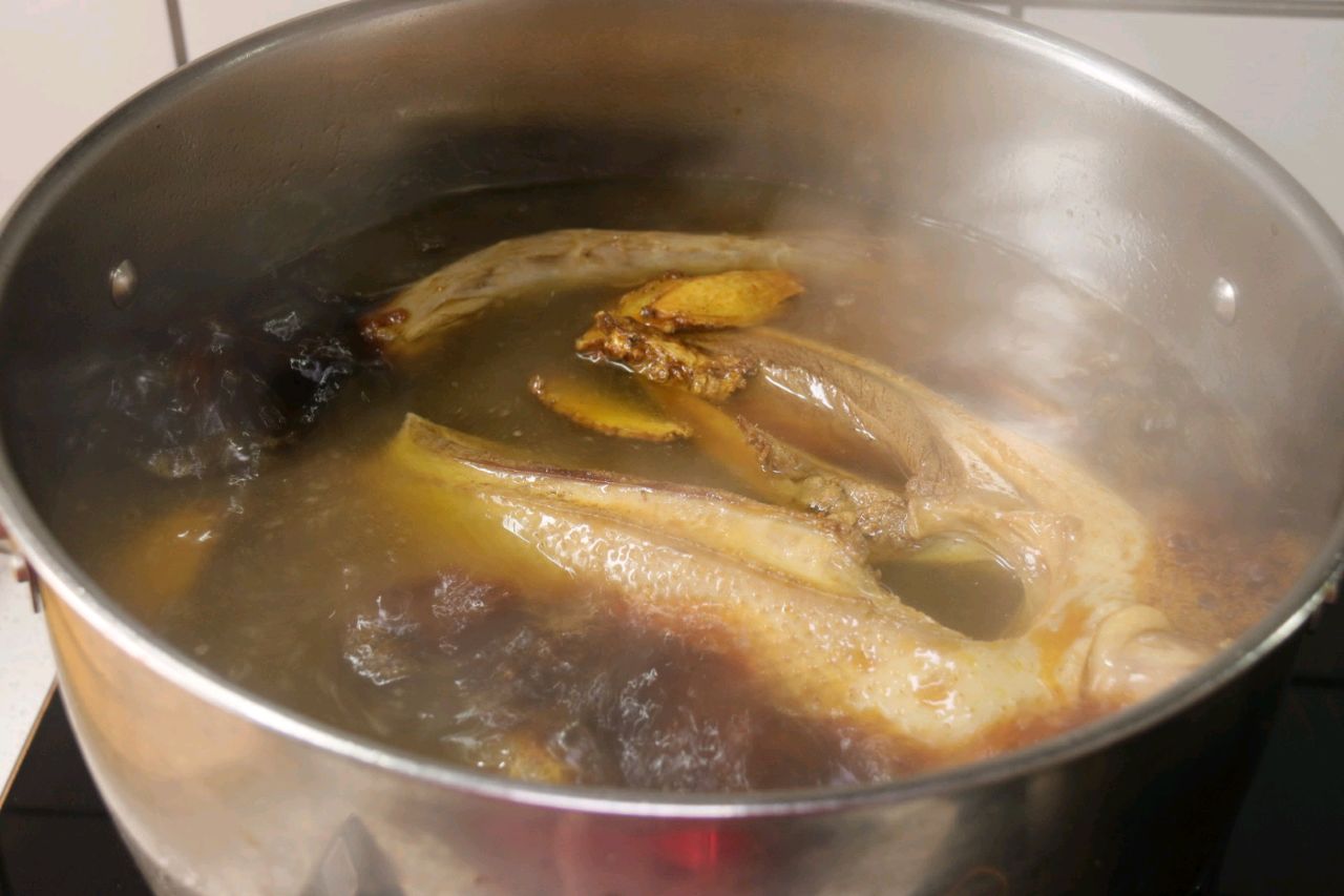 吮指冰糖酱鸭