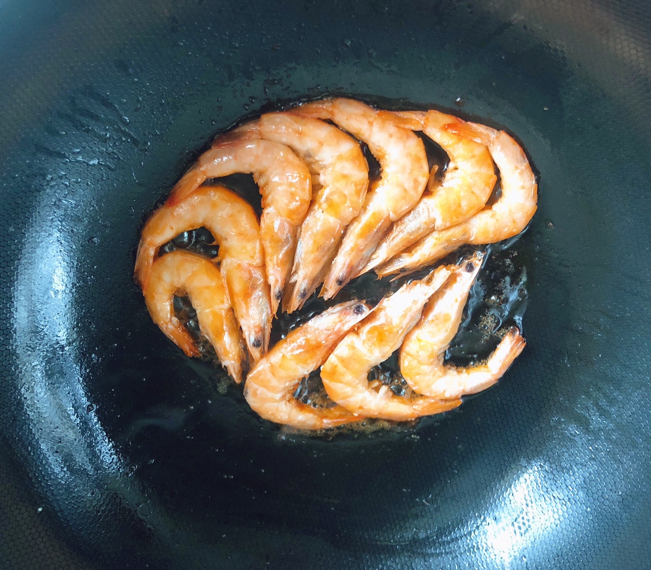 吮指油焖虾