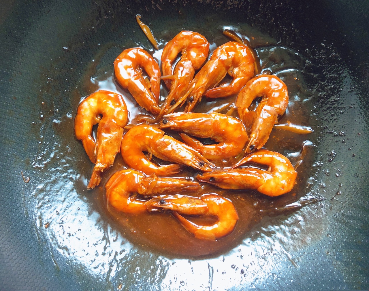 吮指油焖虾