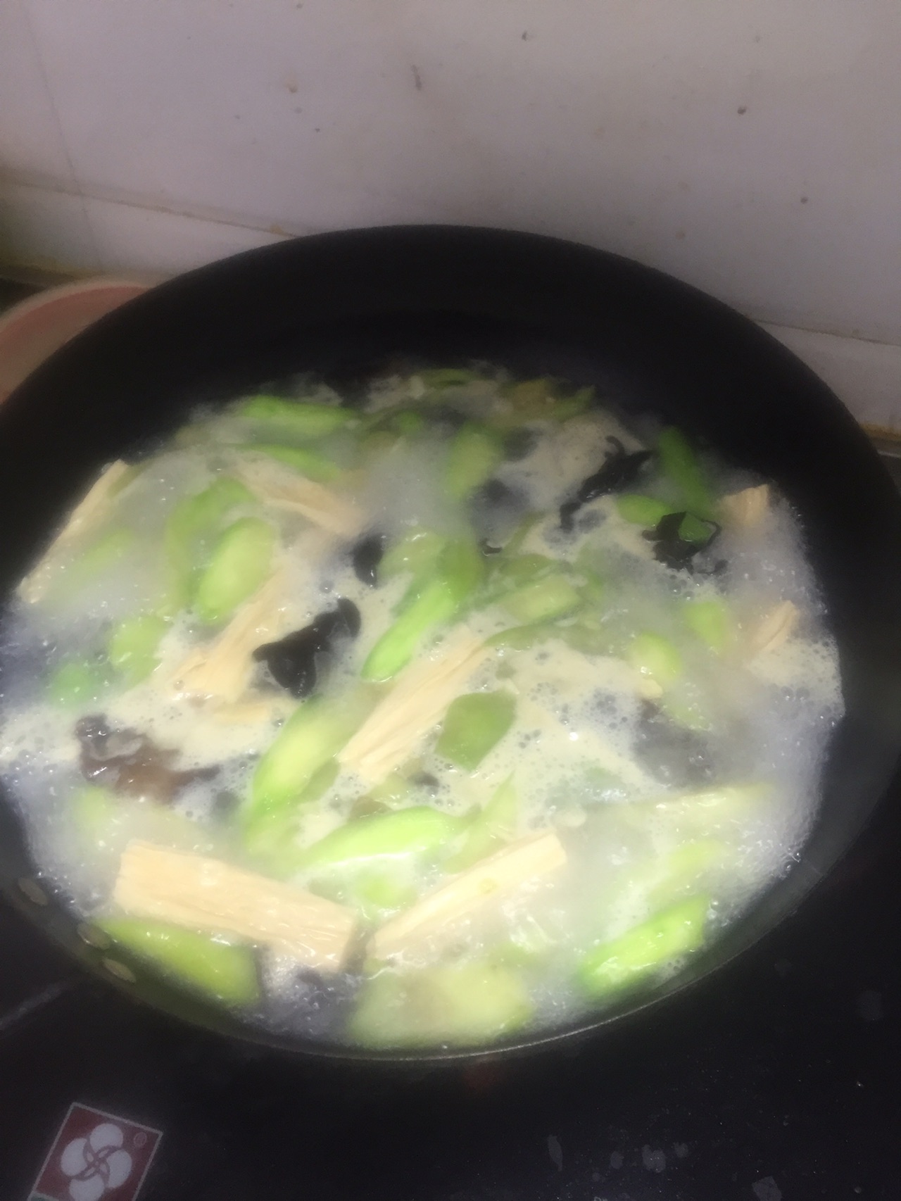 丝瓜腐竹木耳汤