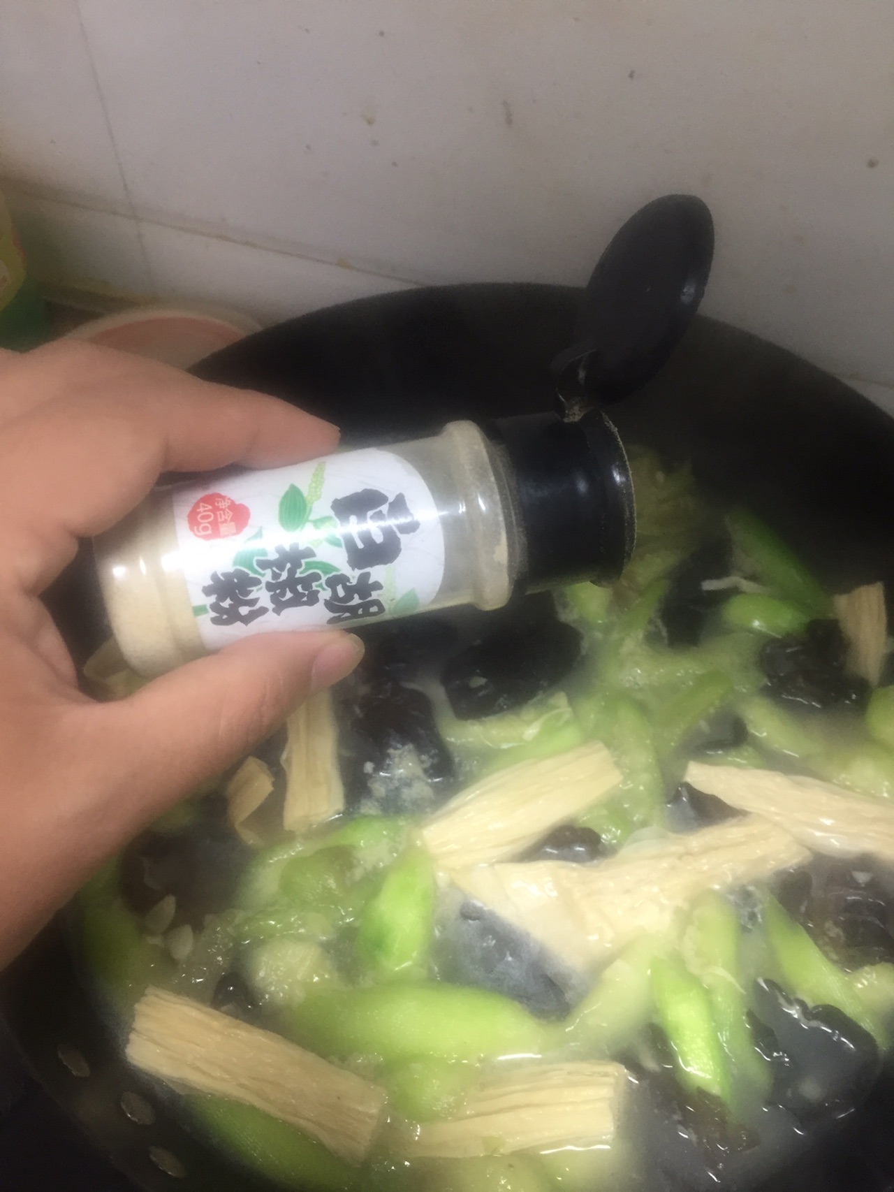 丝瓜腐竹木耳汤
