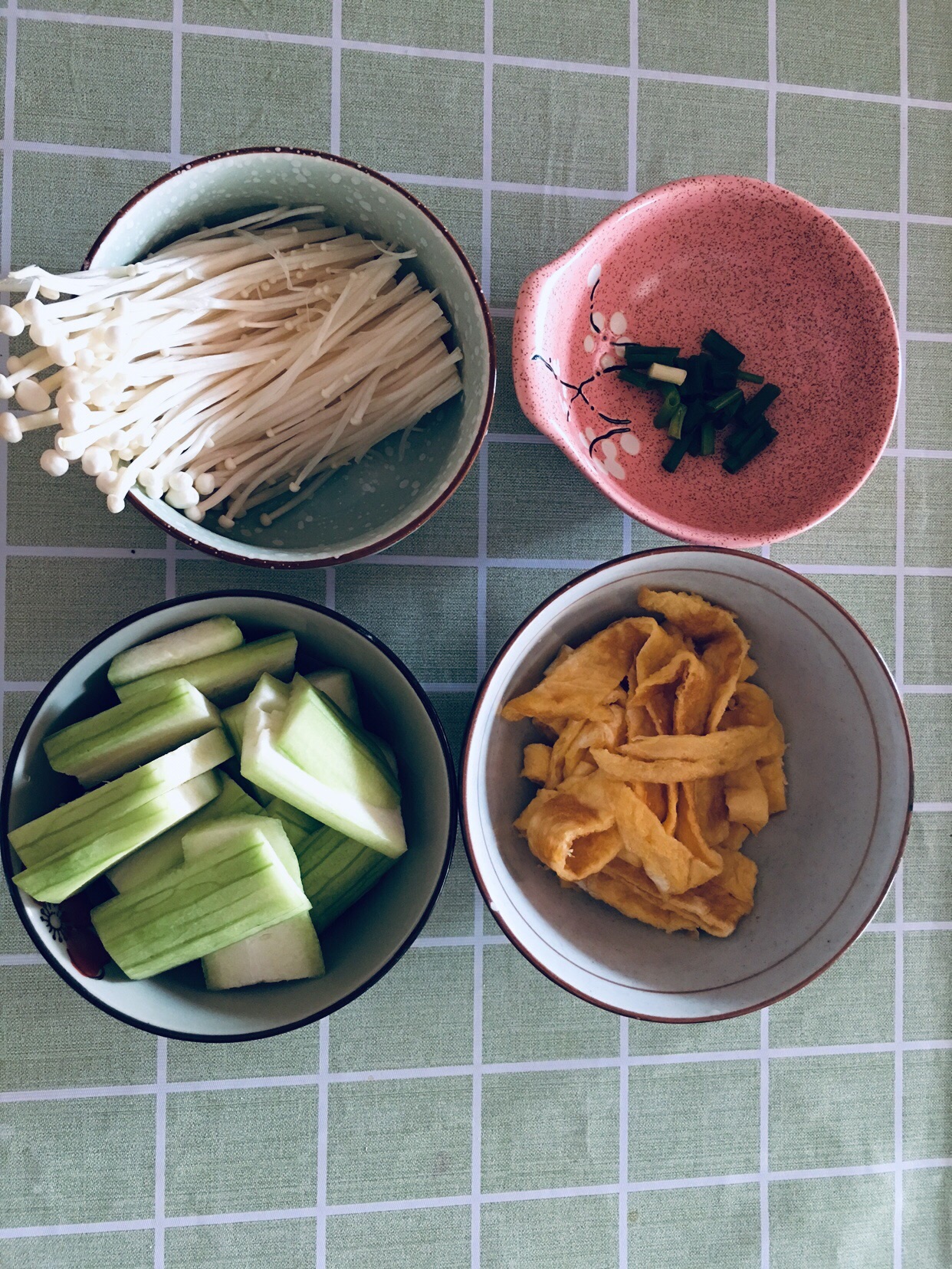 丝瓜菌菇鸡蛋汤