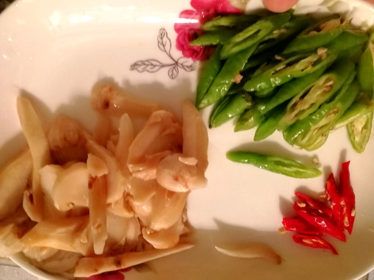 松茸炒熏腊肉