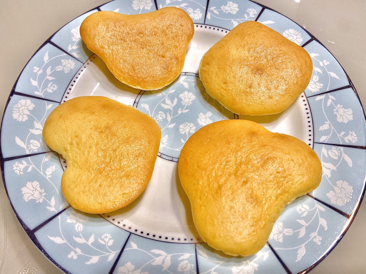 松软的鸡蛋小面包
