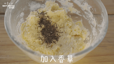 松软咸香的香草蒜香司康