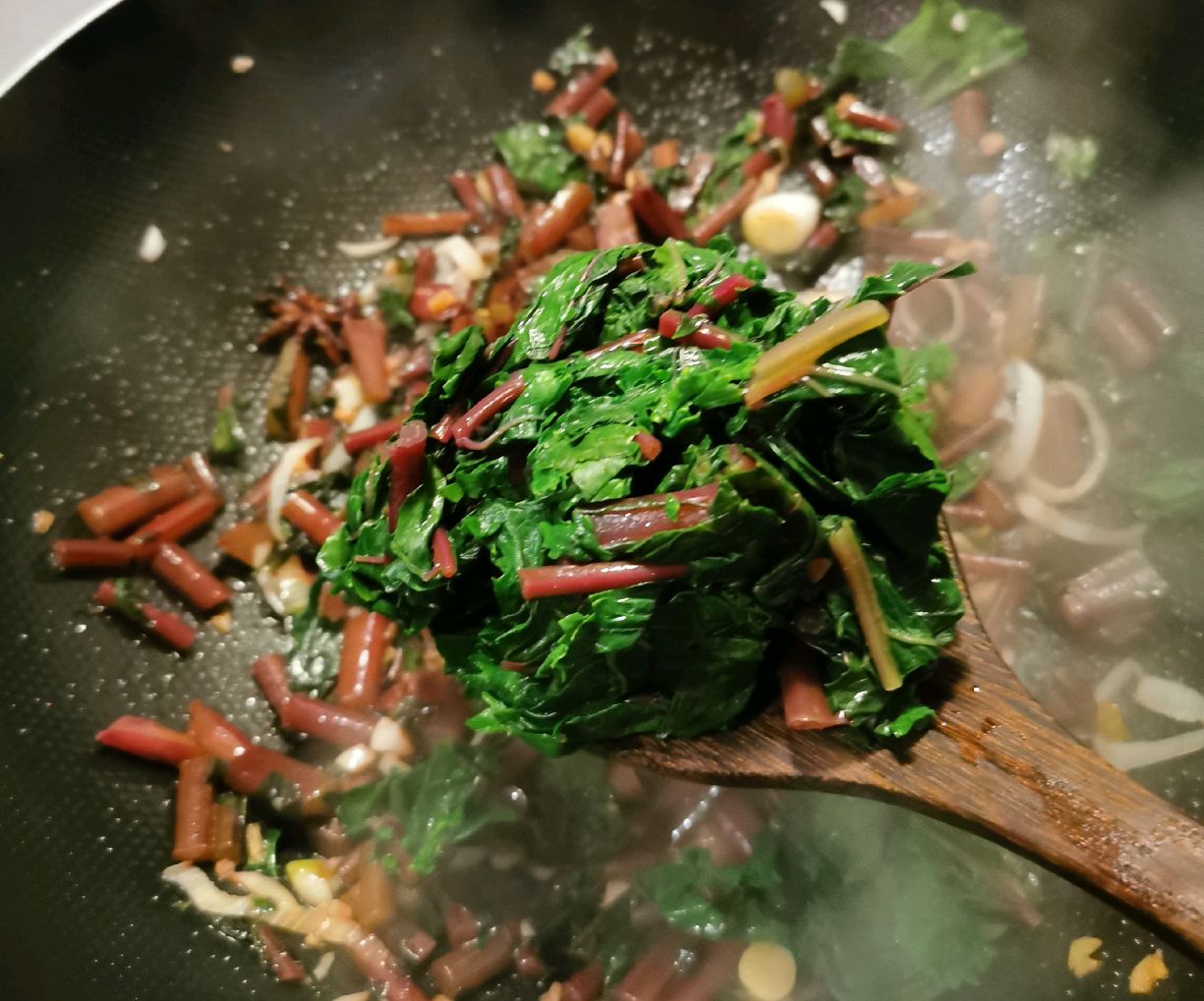 素菜也鲜美~清炒萝卜缨