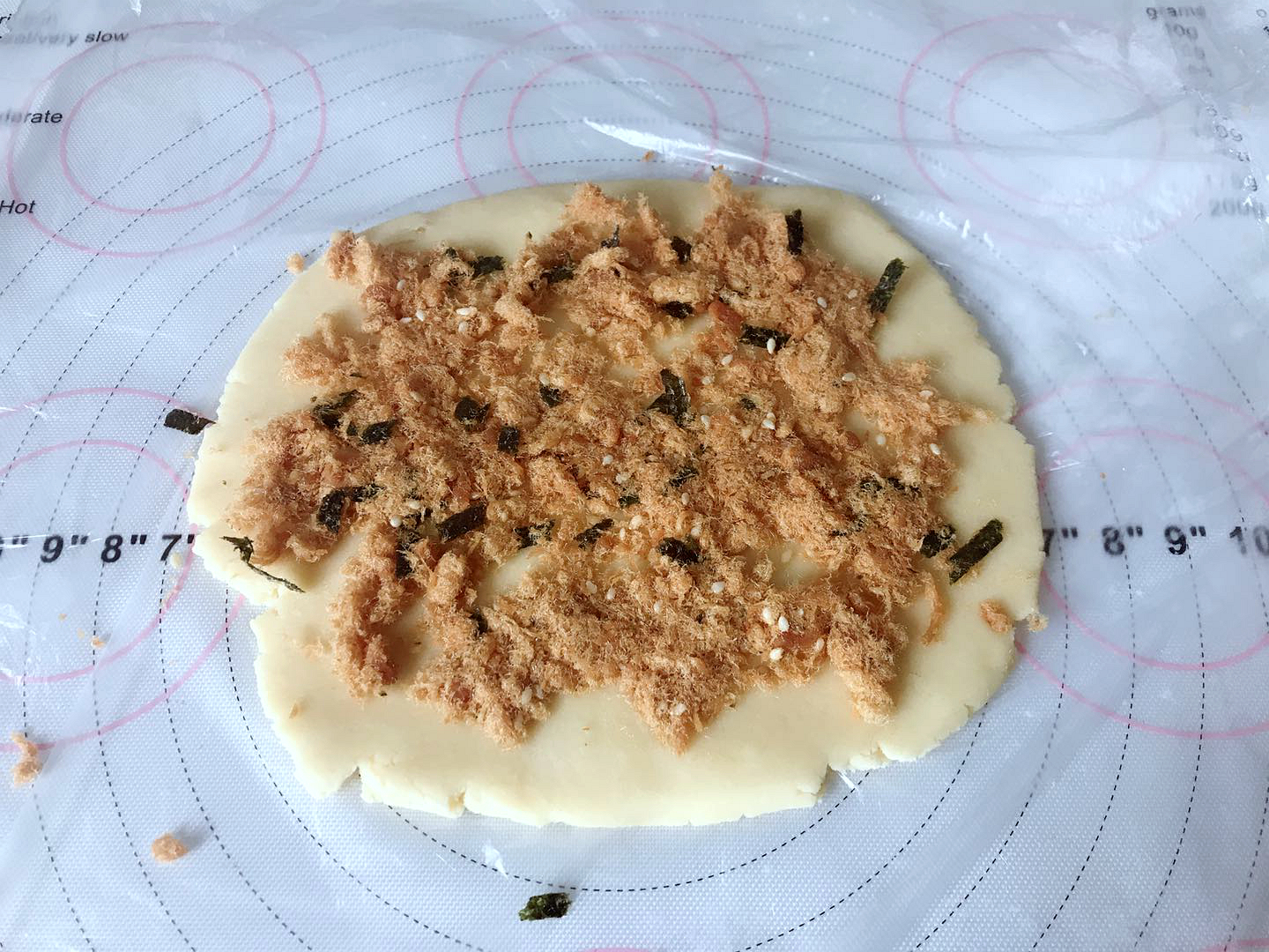 酥脆可口的海苔肉松夹心饼干