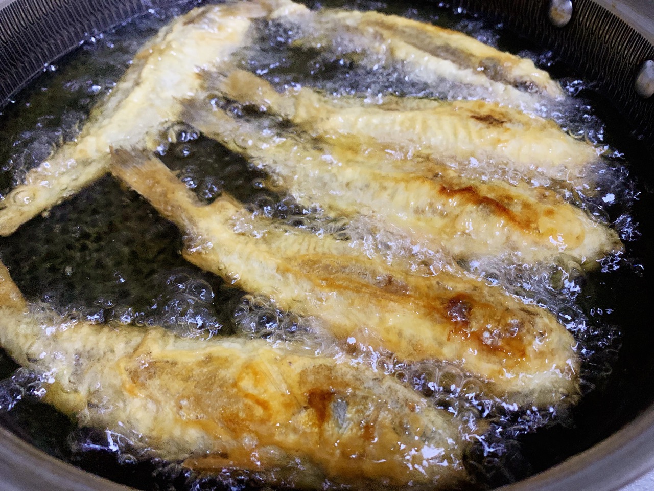 酥掉渣的干炸小黄鱼