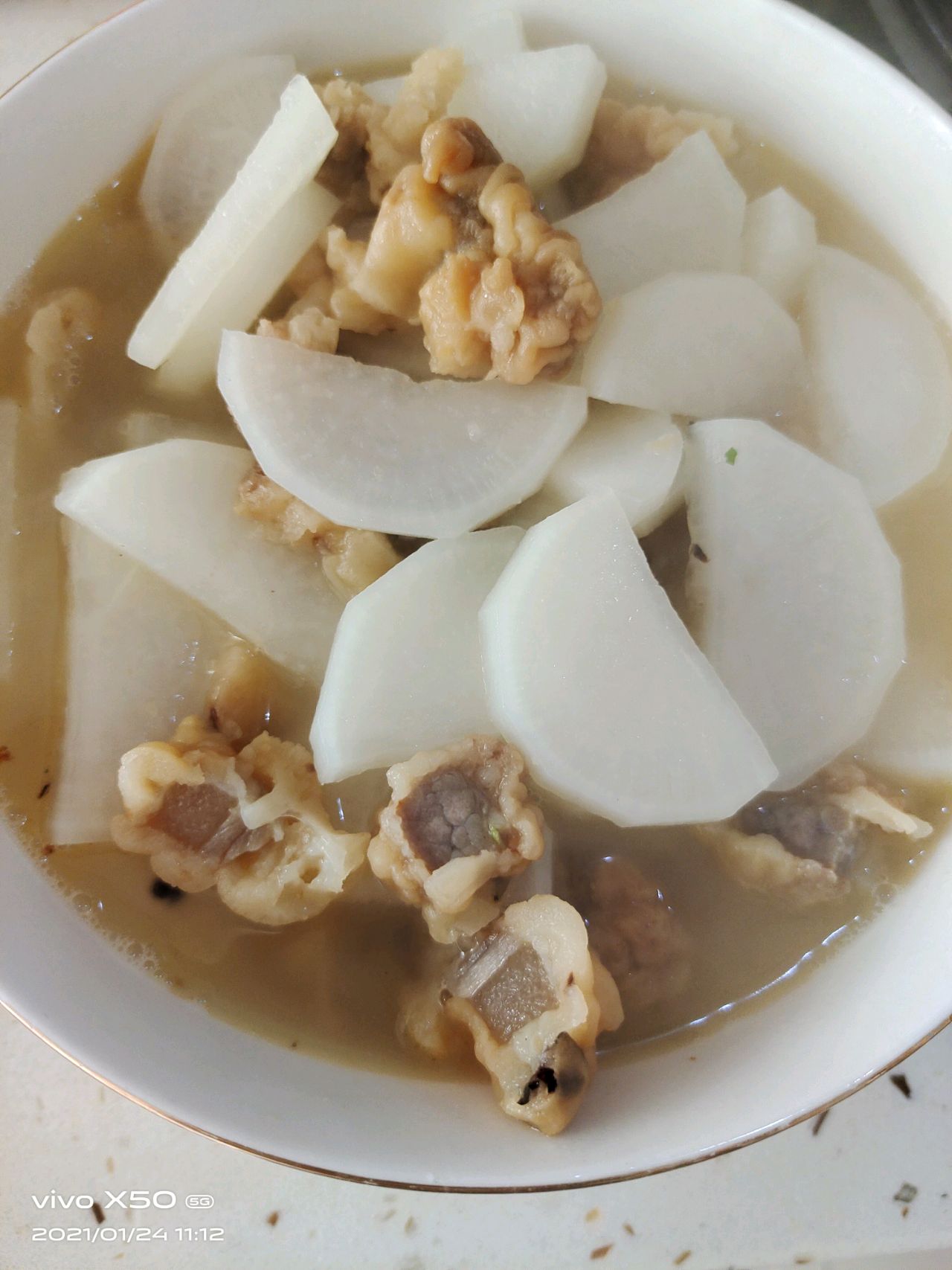 酥肉白萝卜汤