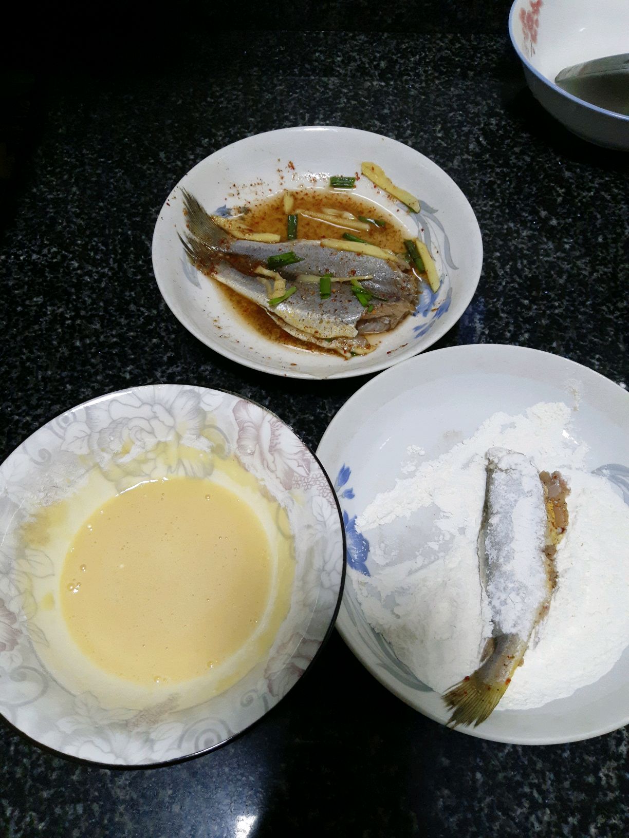 酥软油炸小黄鱼