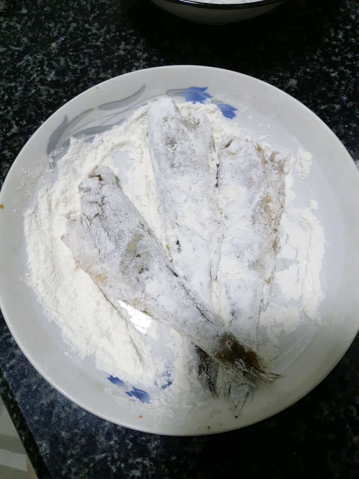 酥软油炸小黄鱼