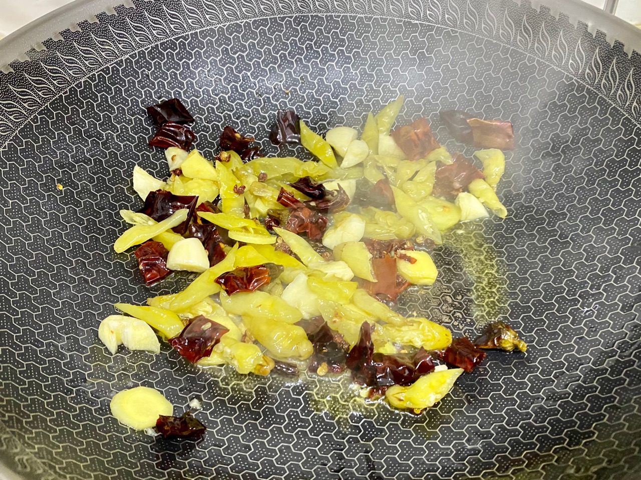 【酸菜巴沙鱼】