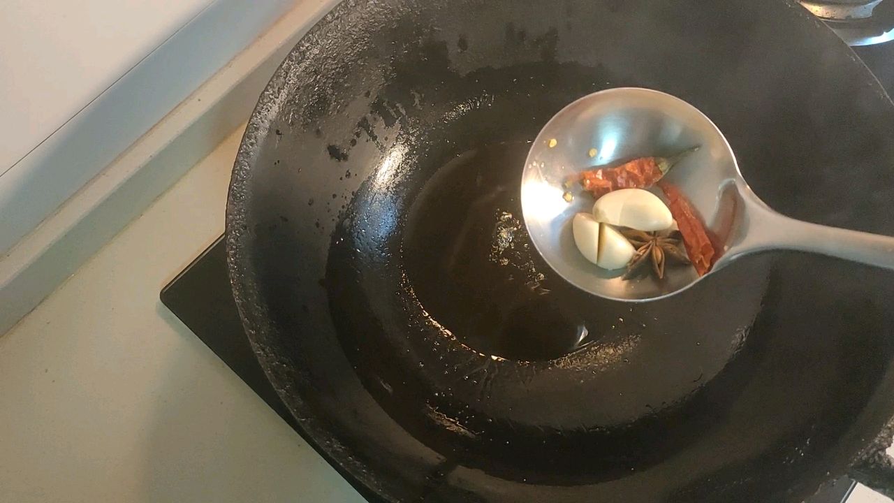 酸菜炒粉条，又名渍菜粉，酸爽下饭首选