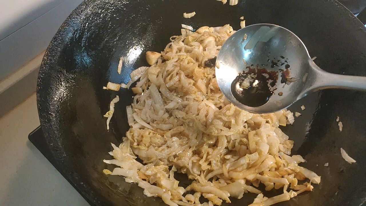 酸菜炒粉条，又名渍菜粉，酸爽下饭首选