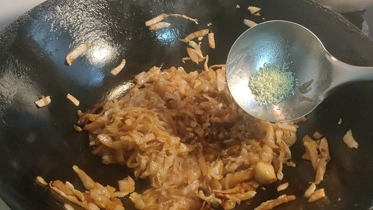 酸菜炒粉条，又名渍菜粉，酸爽下饭首选