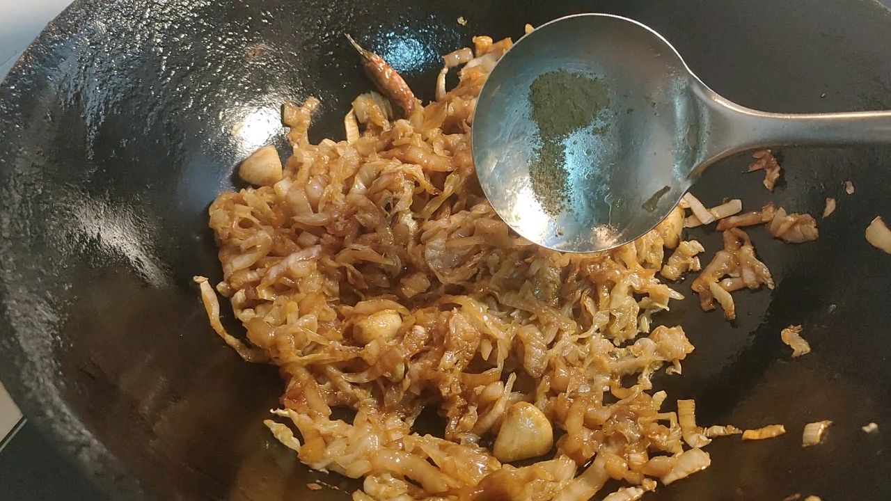 酸菜炒粉条，又名渍菜粉，酸爽下饭首选