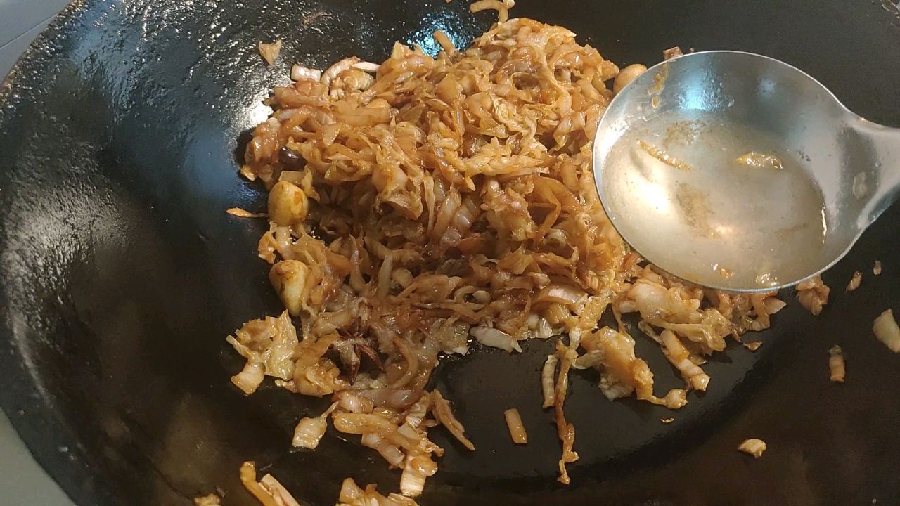 酸菜炒粉条，又名渍菜粉，酸爽下饭首选