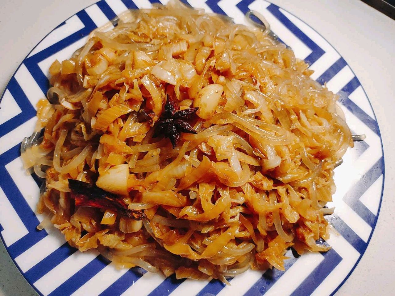酸菜炒粉条，又名渍菜粉，酸爽下饭首选