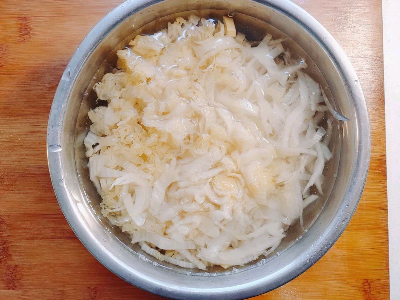 酸菜炒粉条，又名渍菜粉，酸爽下饭首选