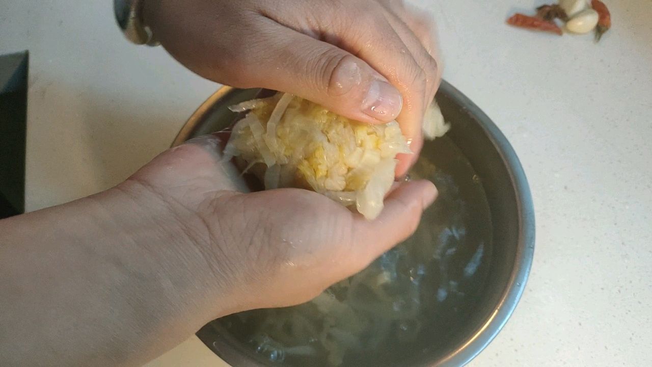 酸菜炒粉条，又名渍菜粉，酸爽下饭首选