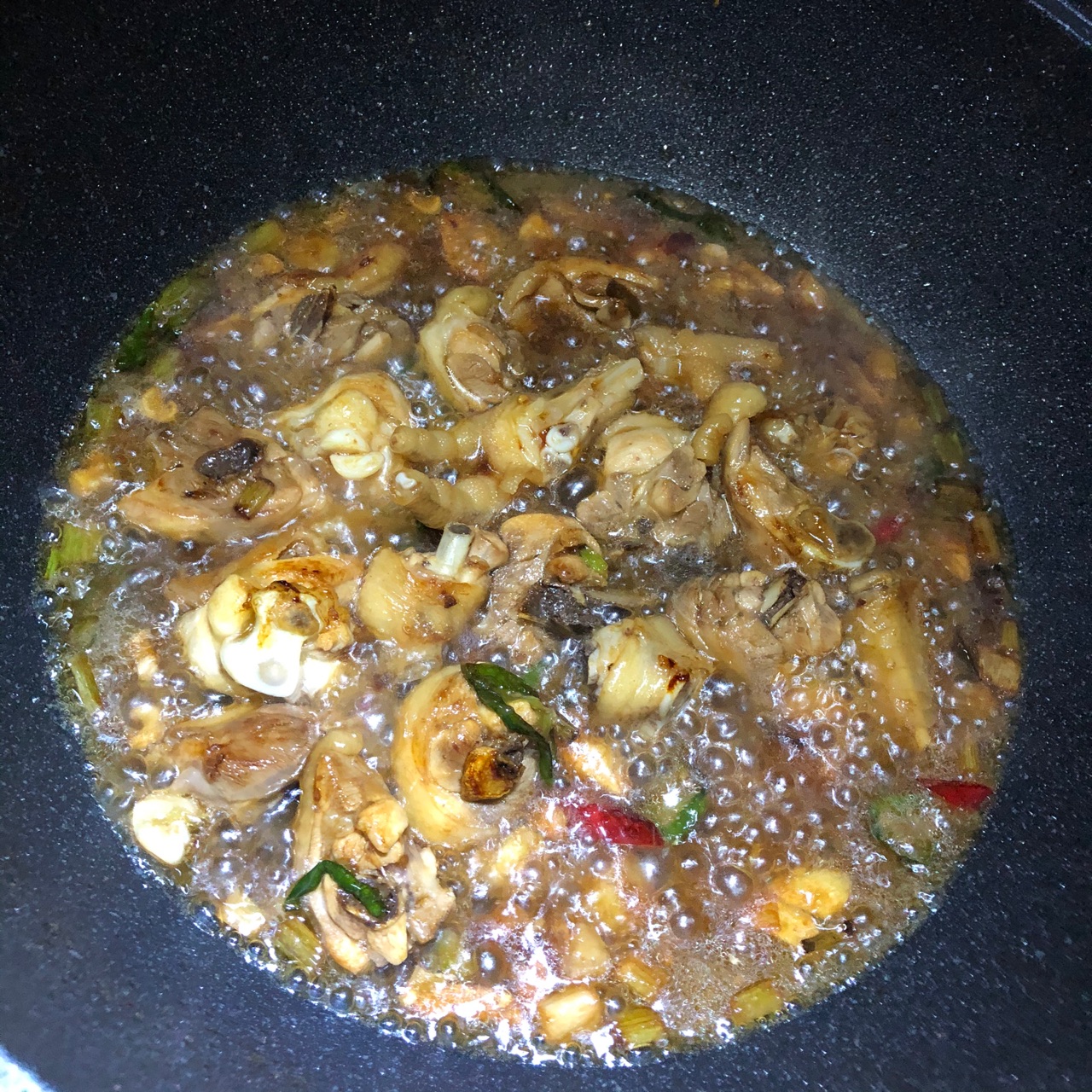 酸菜炒鸡腿肉