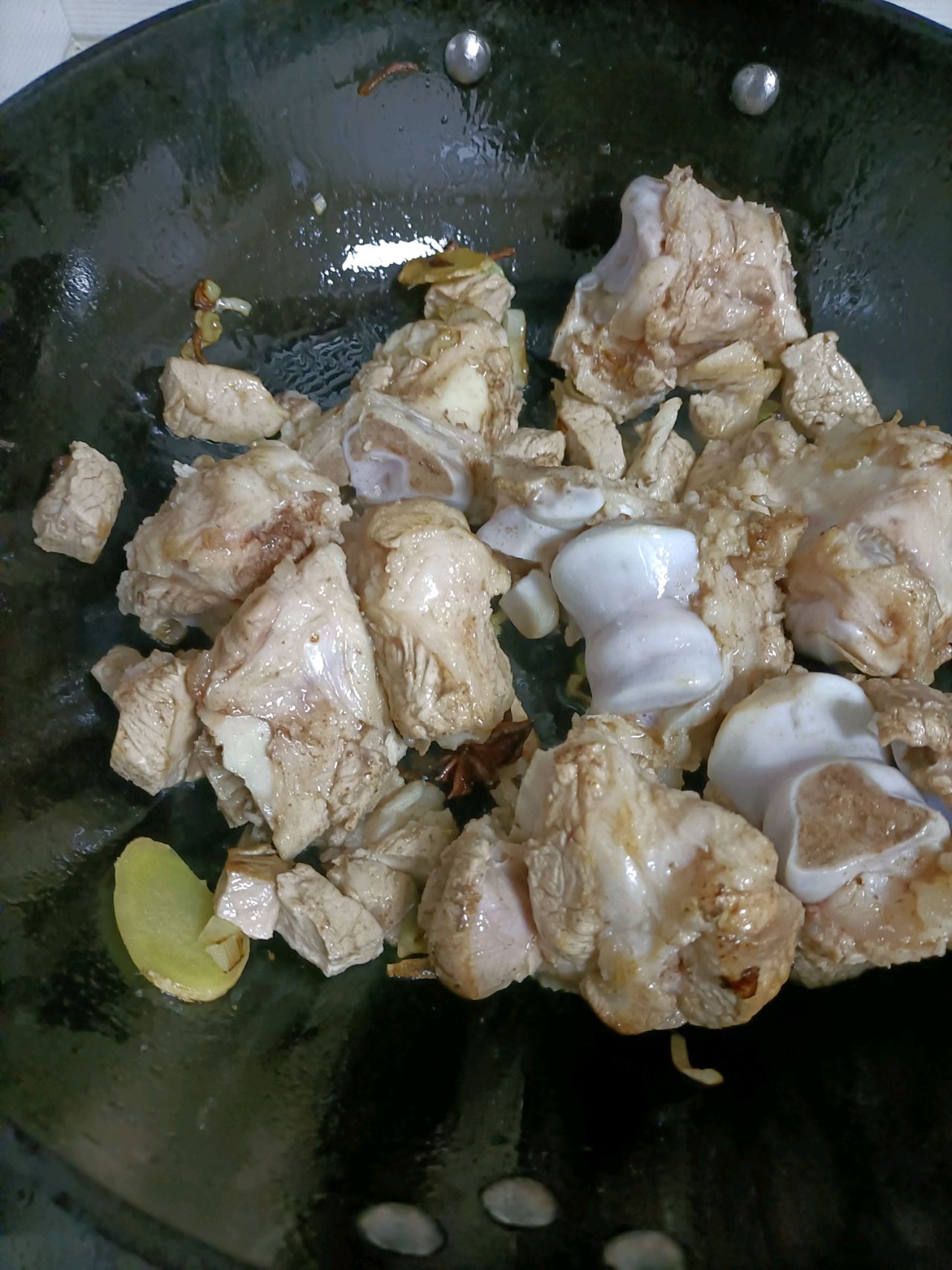酸菜炖大骨头血肠