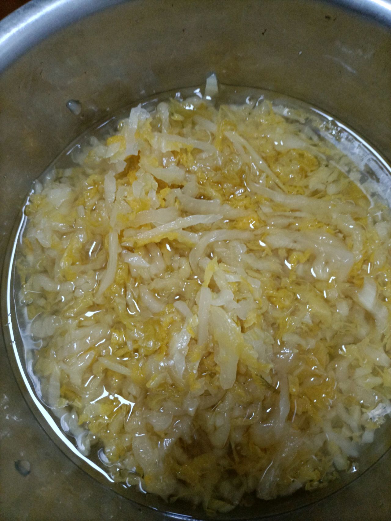 酸菜炖大骨头血肠