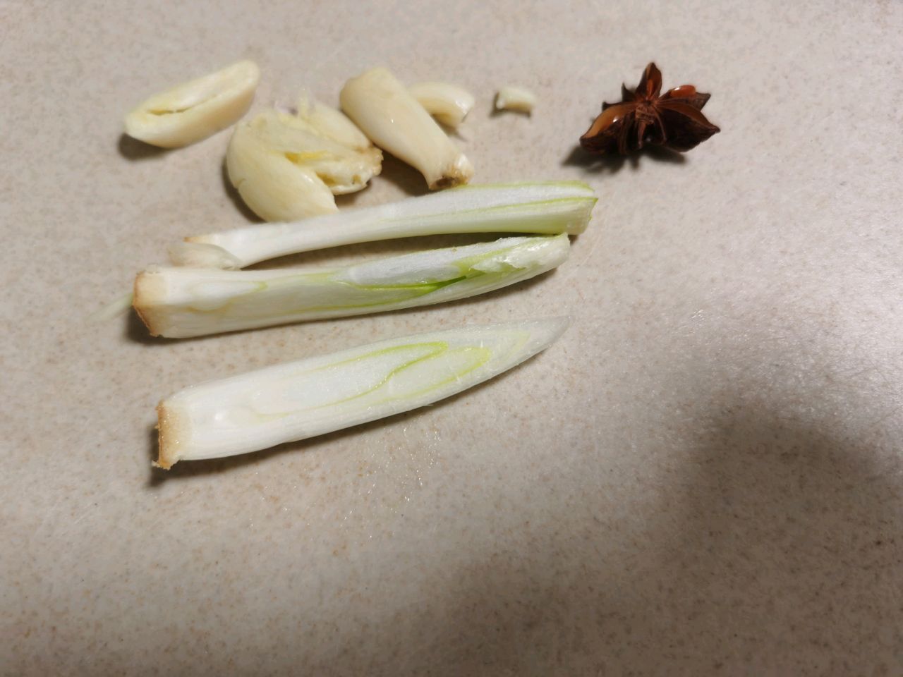 酸菜炖筒骨