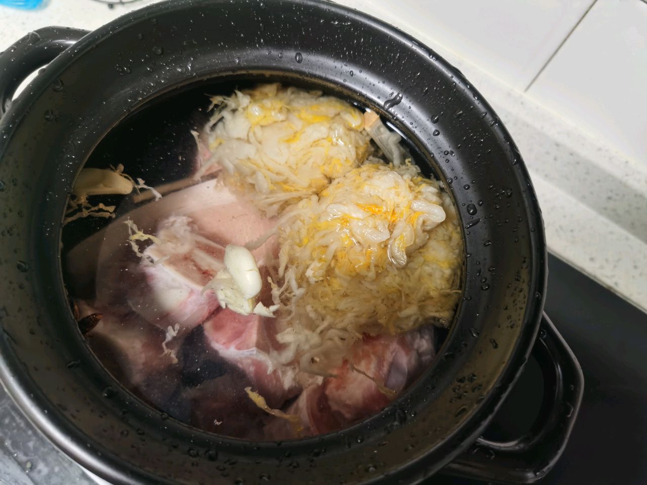 酸菜炖筒骨