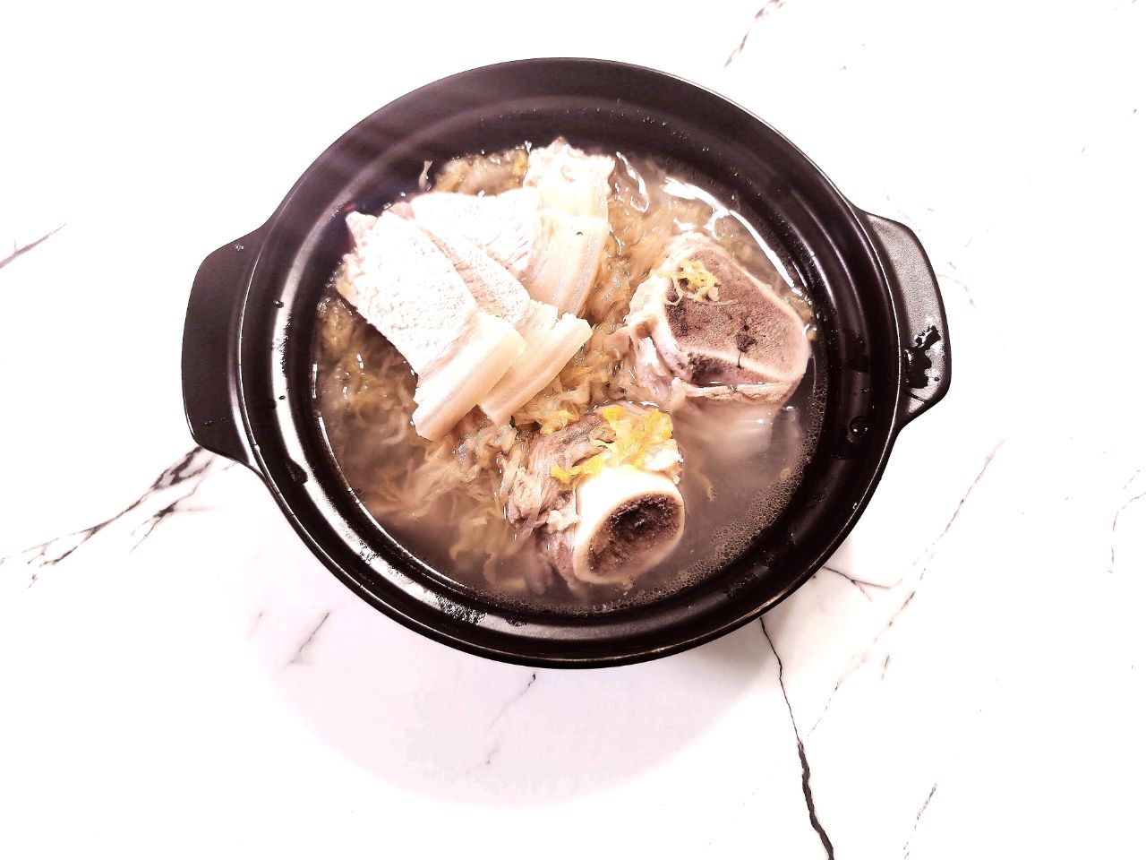酸菜炖筒骨