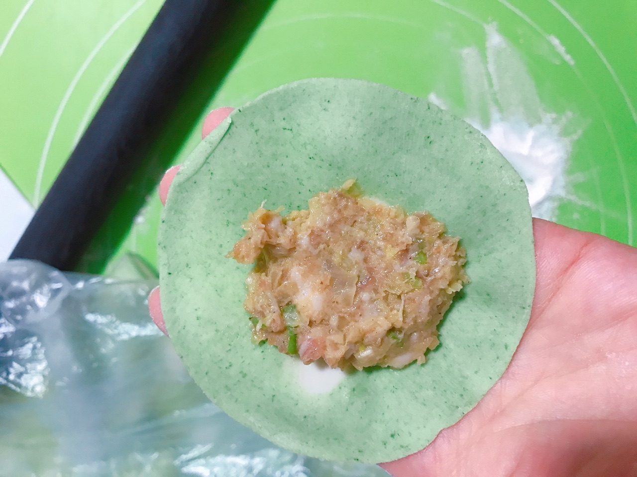 酸菜翡翠饺子