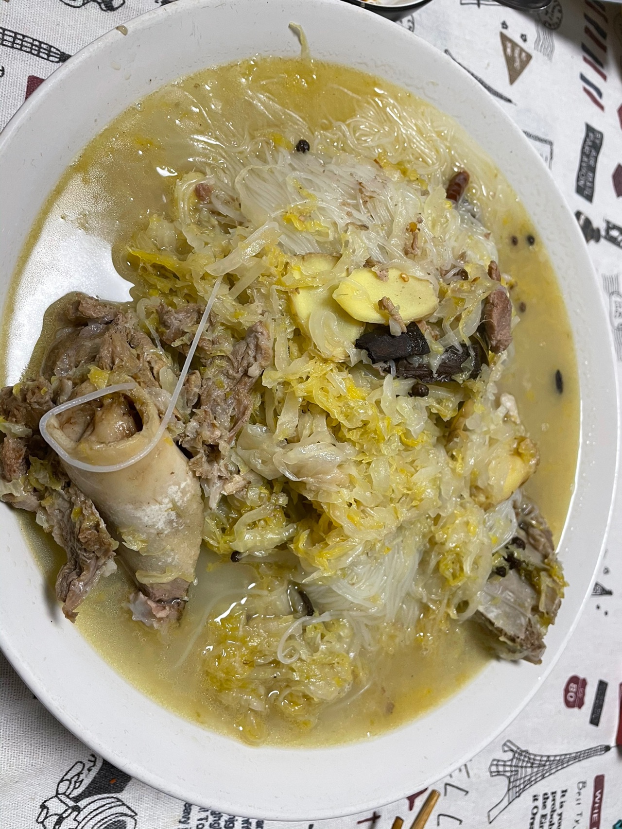 酸菜粉条炖大骨头