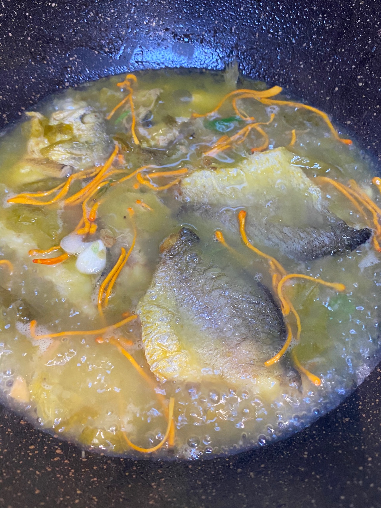 酸菜酱小黄鱼米线