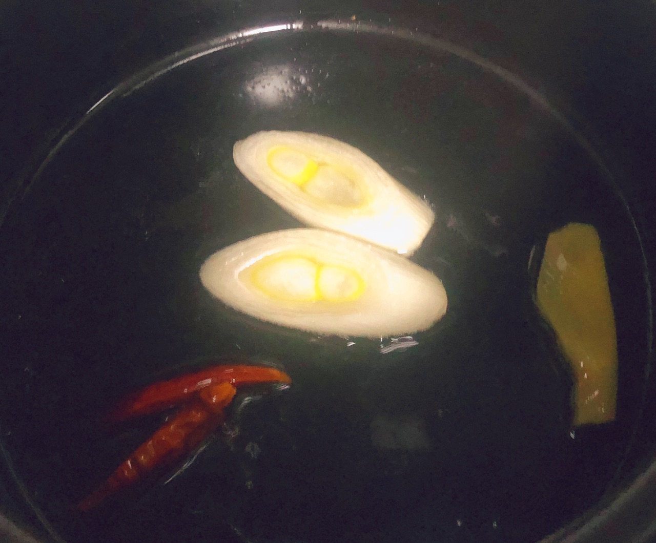 酸菜宽粉海蛎子锅