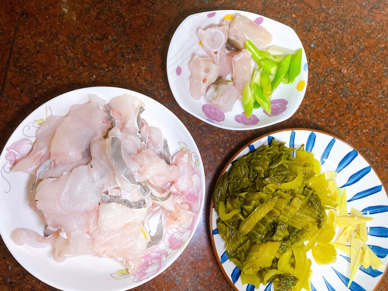 酸菜麻鱼煲