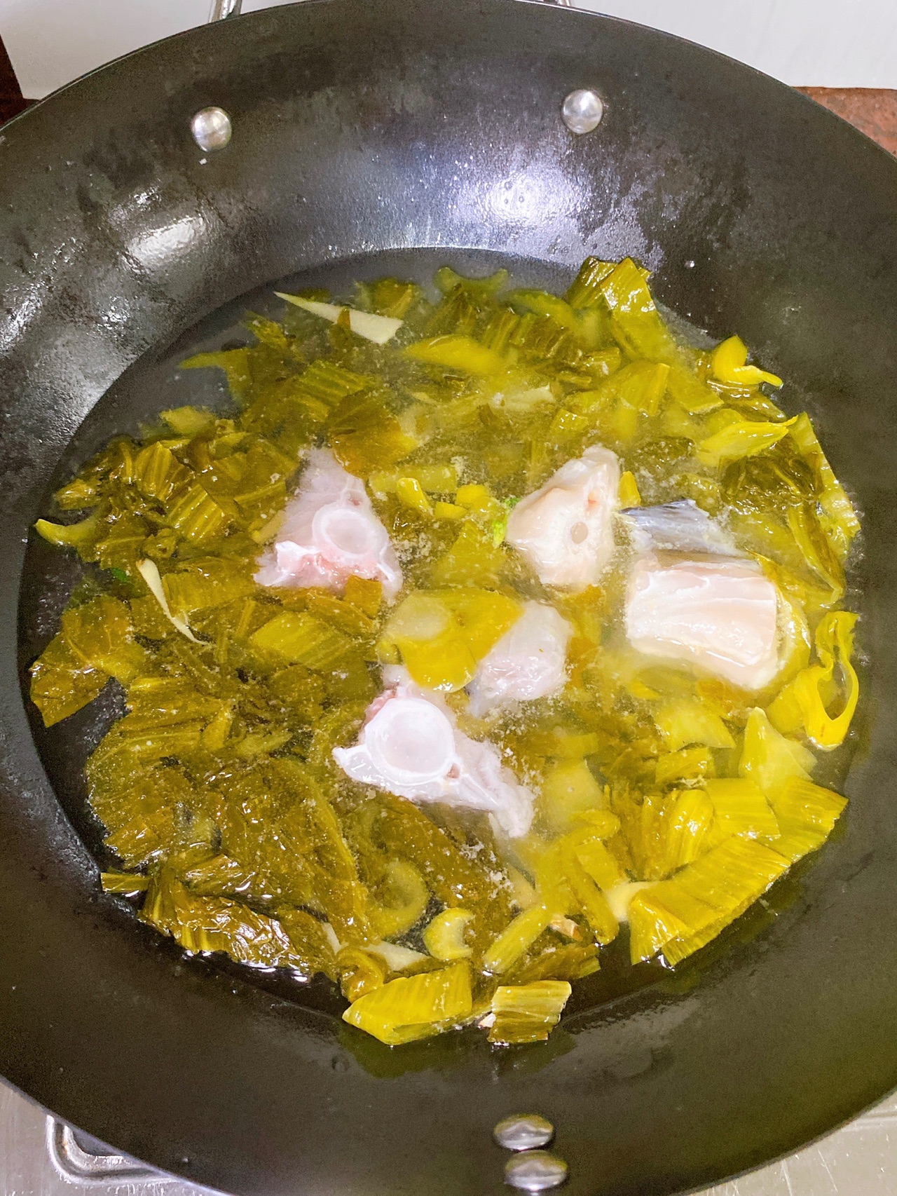 酸菜麻鱼煲