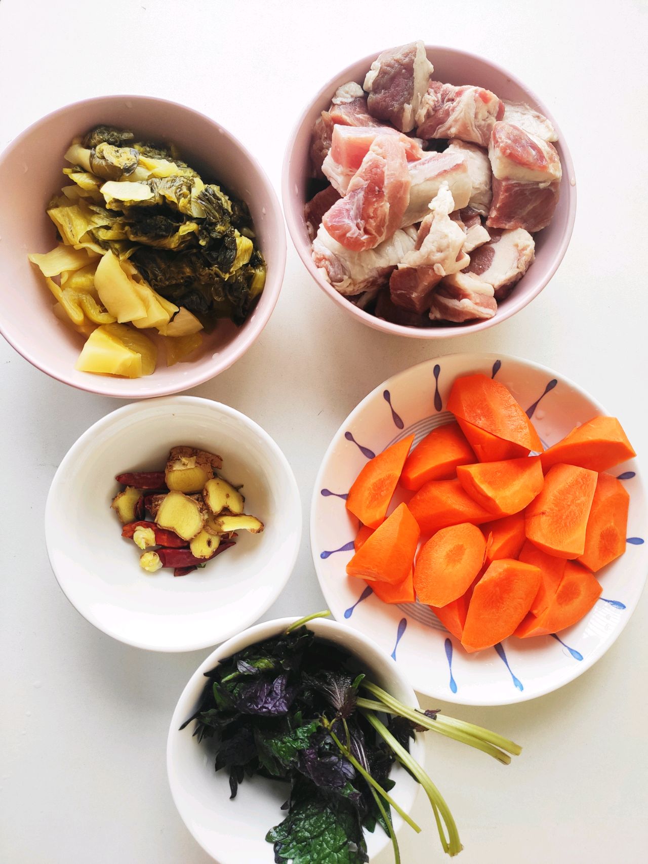 酸菜牛腩