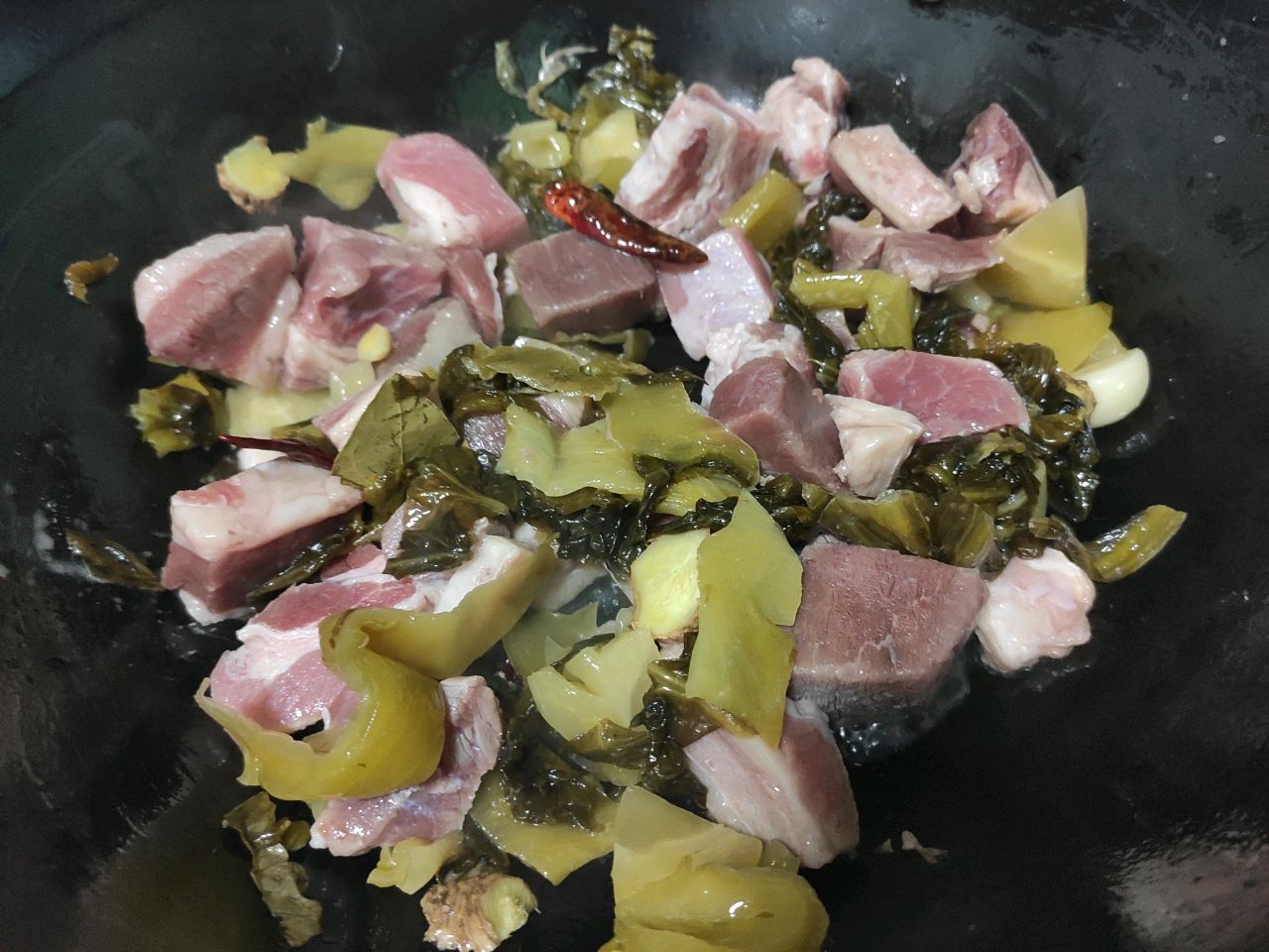 酸菜牛腩
