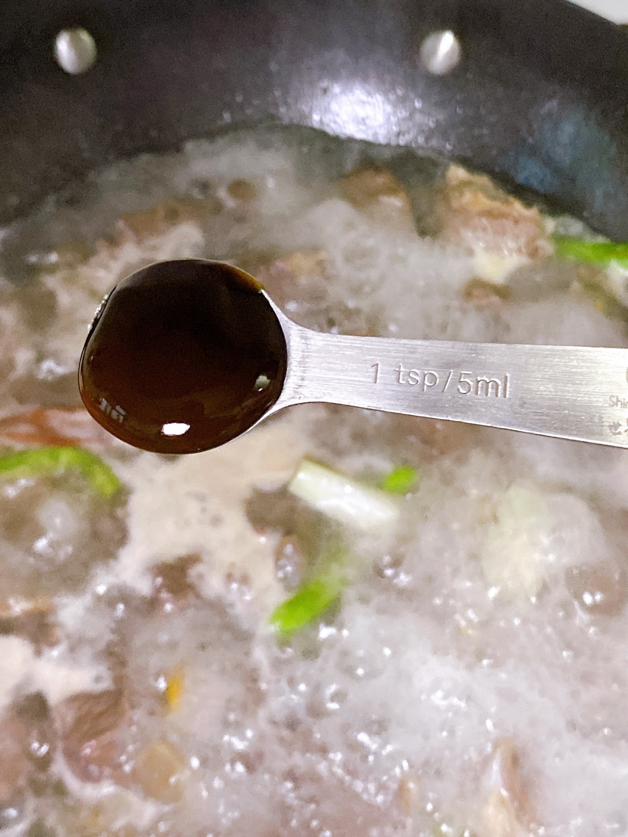 酸菜牛腩煲